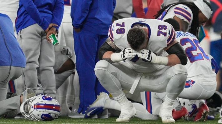 Boj o život v přímém přenosu: hráči se při zápase NFL zastavilo srdce